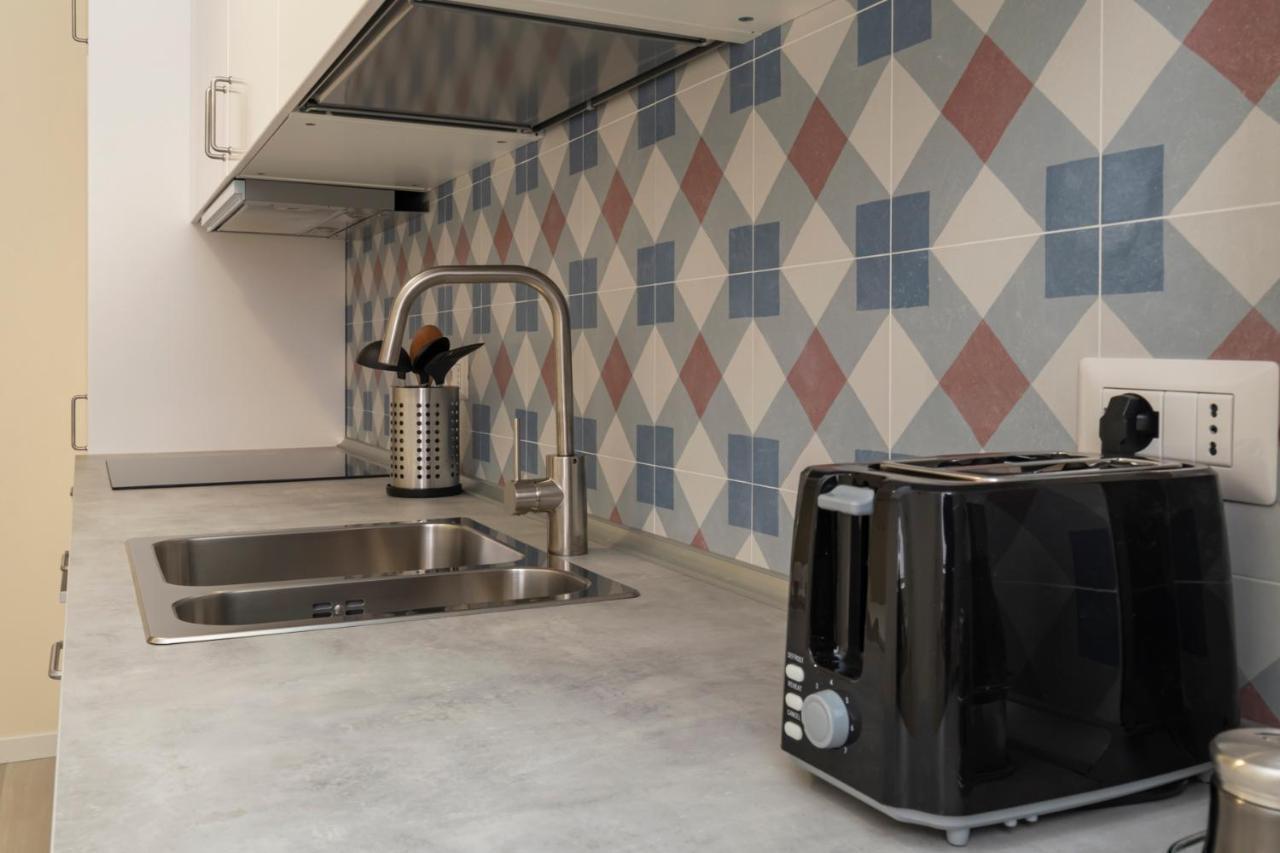 Ferienwohnung Joivy Modern 2Bed Flat With Balcony, 250M From M5 Foppa And M2 Sant'Agostino Mailand Exterior foto