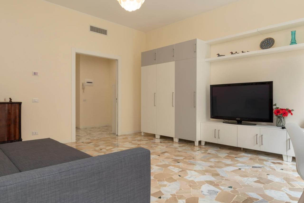 Ferienwohnung Joivy Modern 2Bed Flat With Balcony, 250M From M5 Foppa And M2 Sant'Agostino Mailand Exterior foto